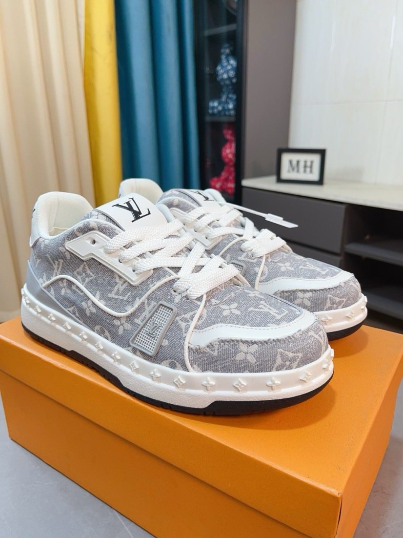 Louis Vuitton Patterned Low-Top Sneakers